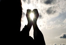 亚洲杯足球赛决赛战役激烈，胜者屹立