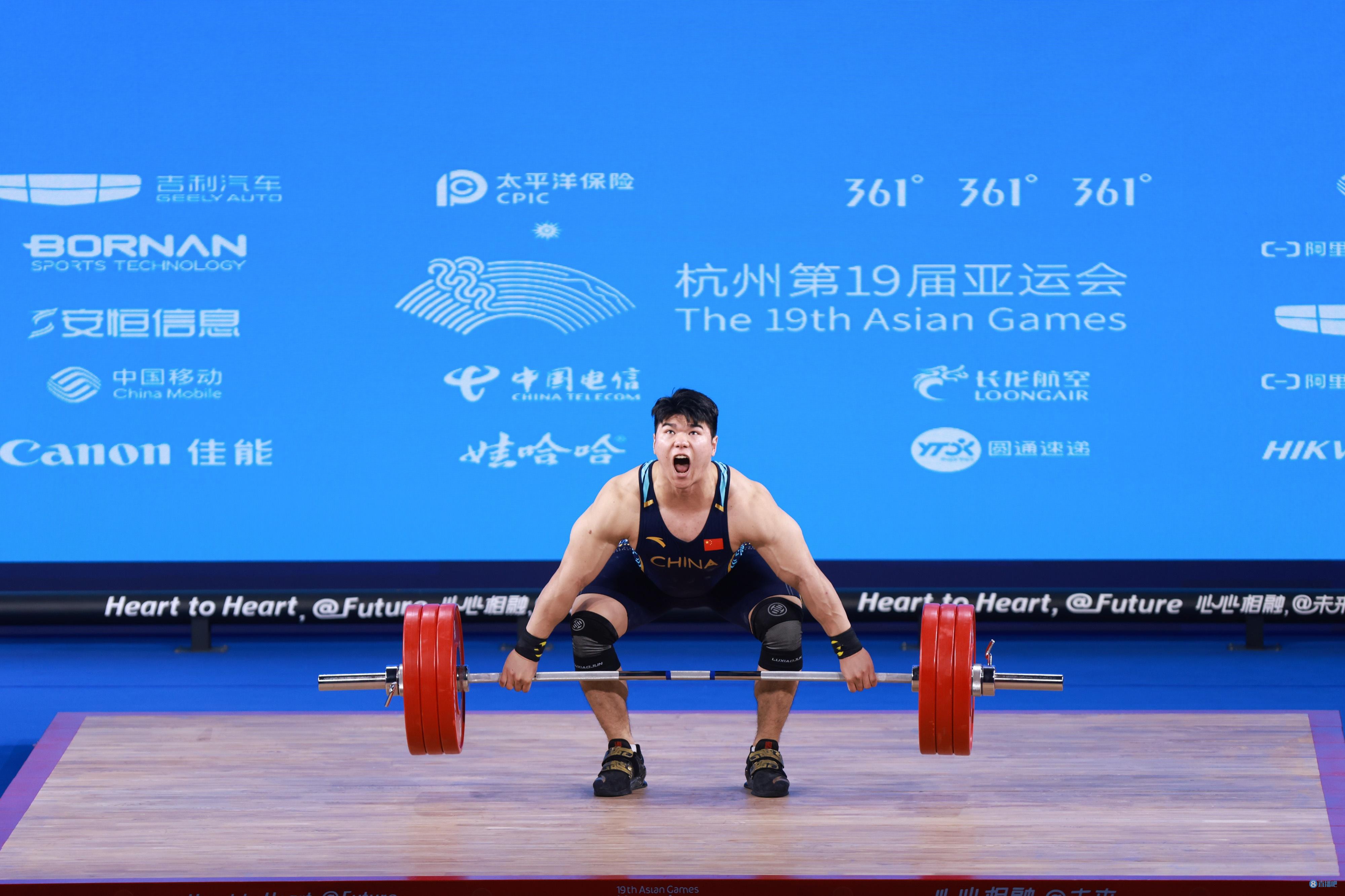 举重决赛：中国选手称霸夺冠
